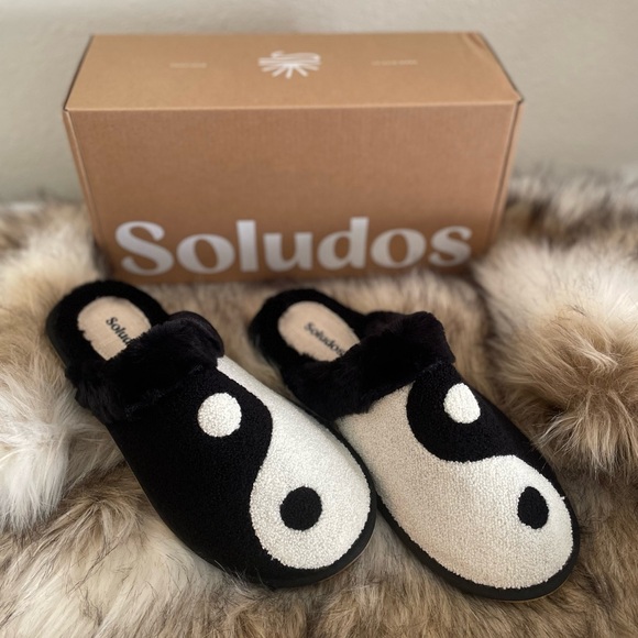 Soludos Yin Yang Cozy Slipper New in Box. - Picture 1 of 6